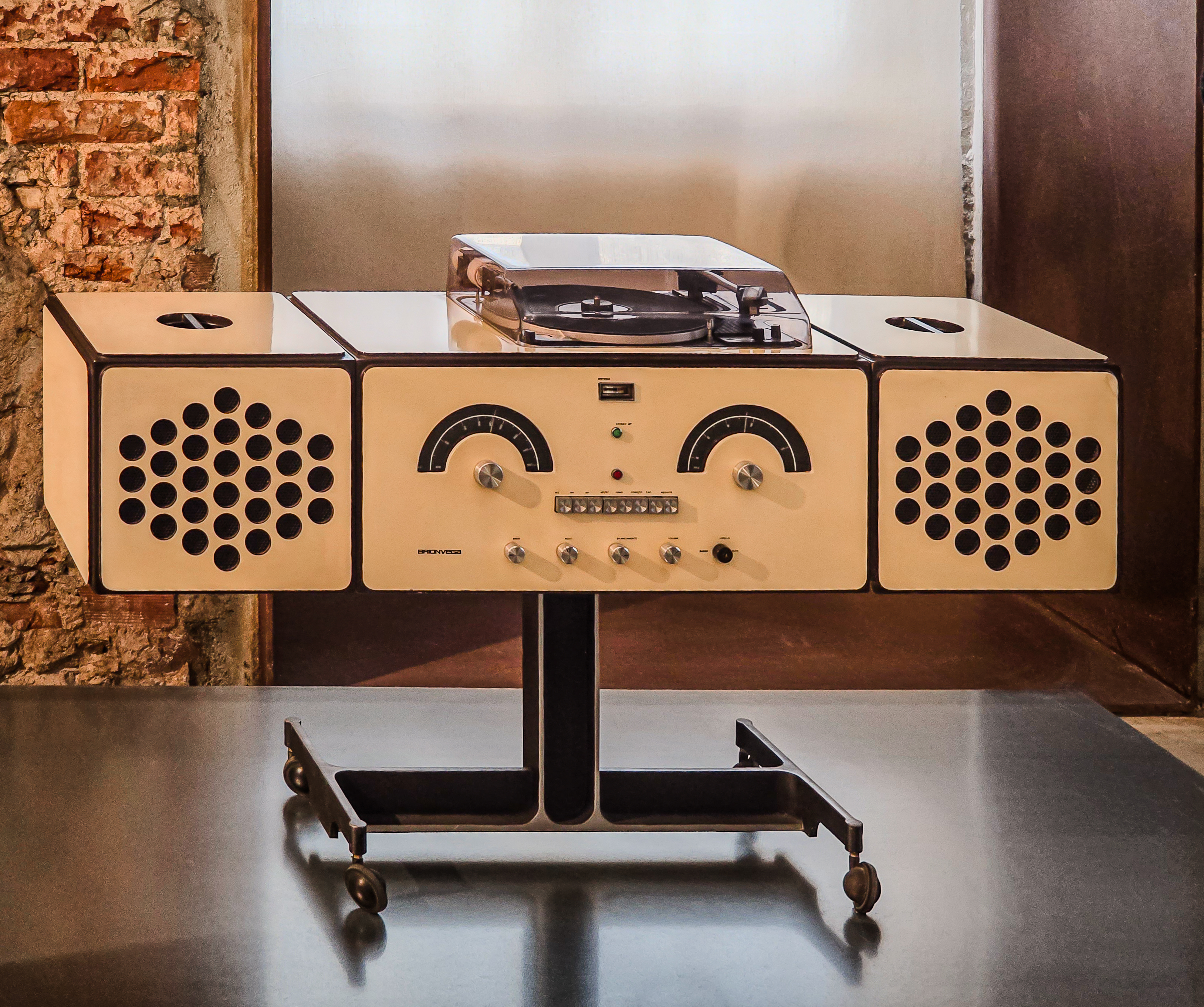 01c mihai-moga note-iudice-amuzante 20 Muzică în formă de arhitectură - Mihai Moga