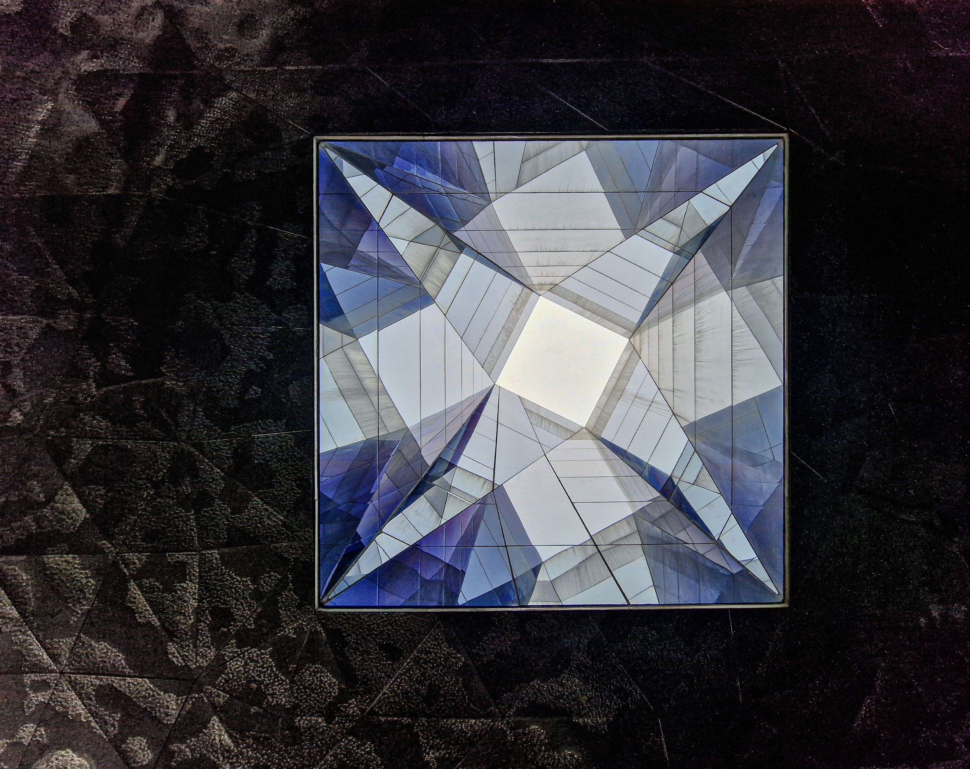 02c mihai-moga lumina-lichida 17 Cristal urban - Mihai Moga