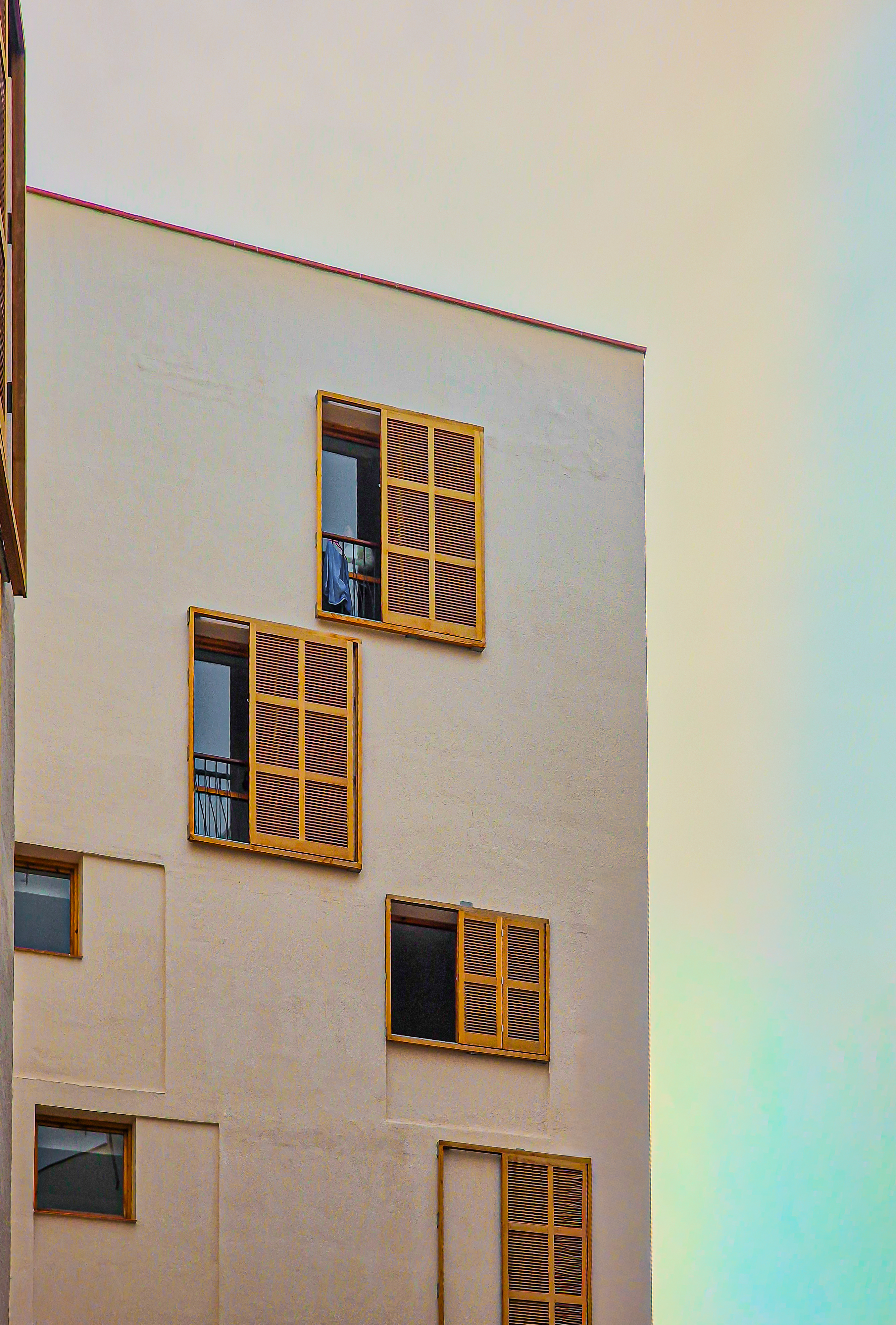 04c mihai-moga structuri-si-reflexii 9 Ferestre în dans tăcut - Mihai Moga