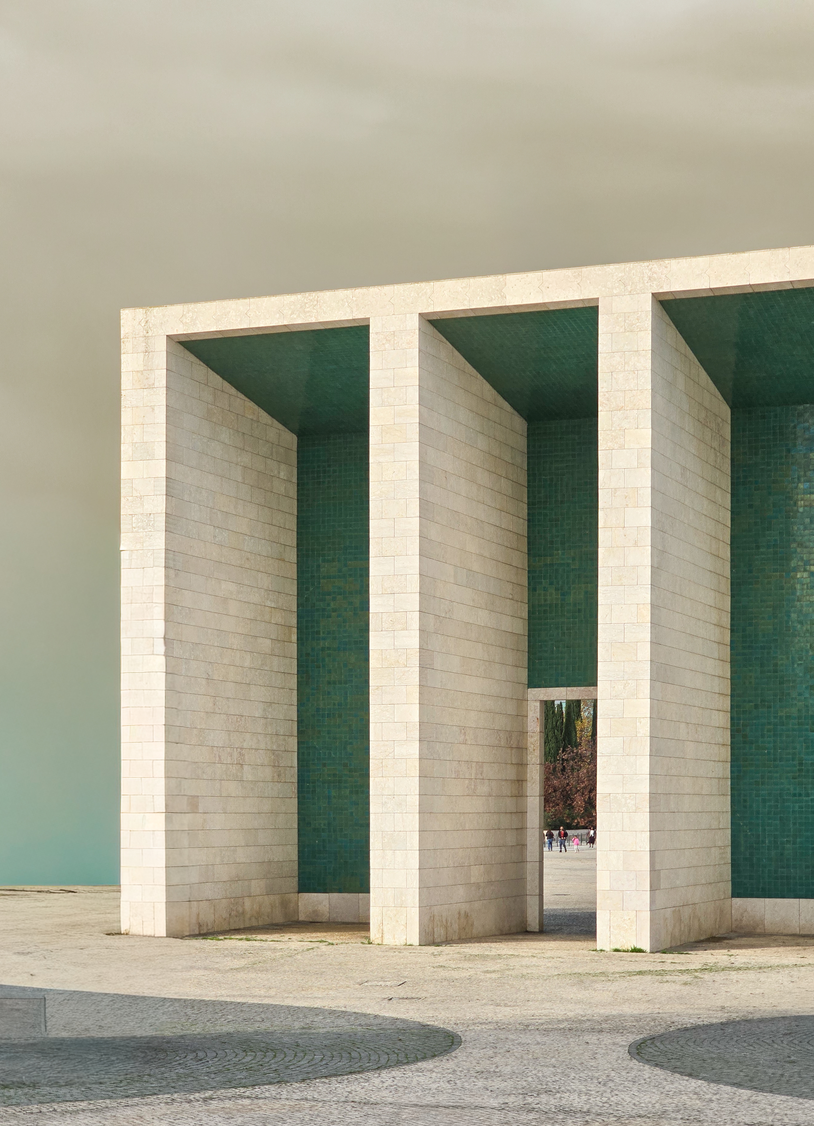 06a mihai-moga trecere-si-portal 1  Arhitectura unui gând deschis - Mihai Moga