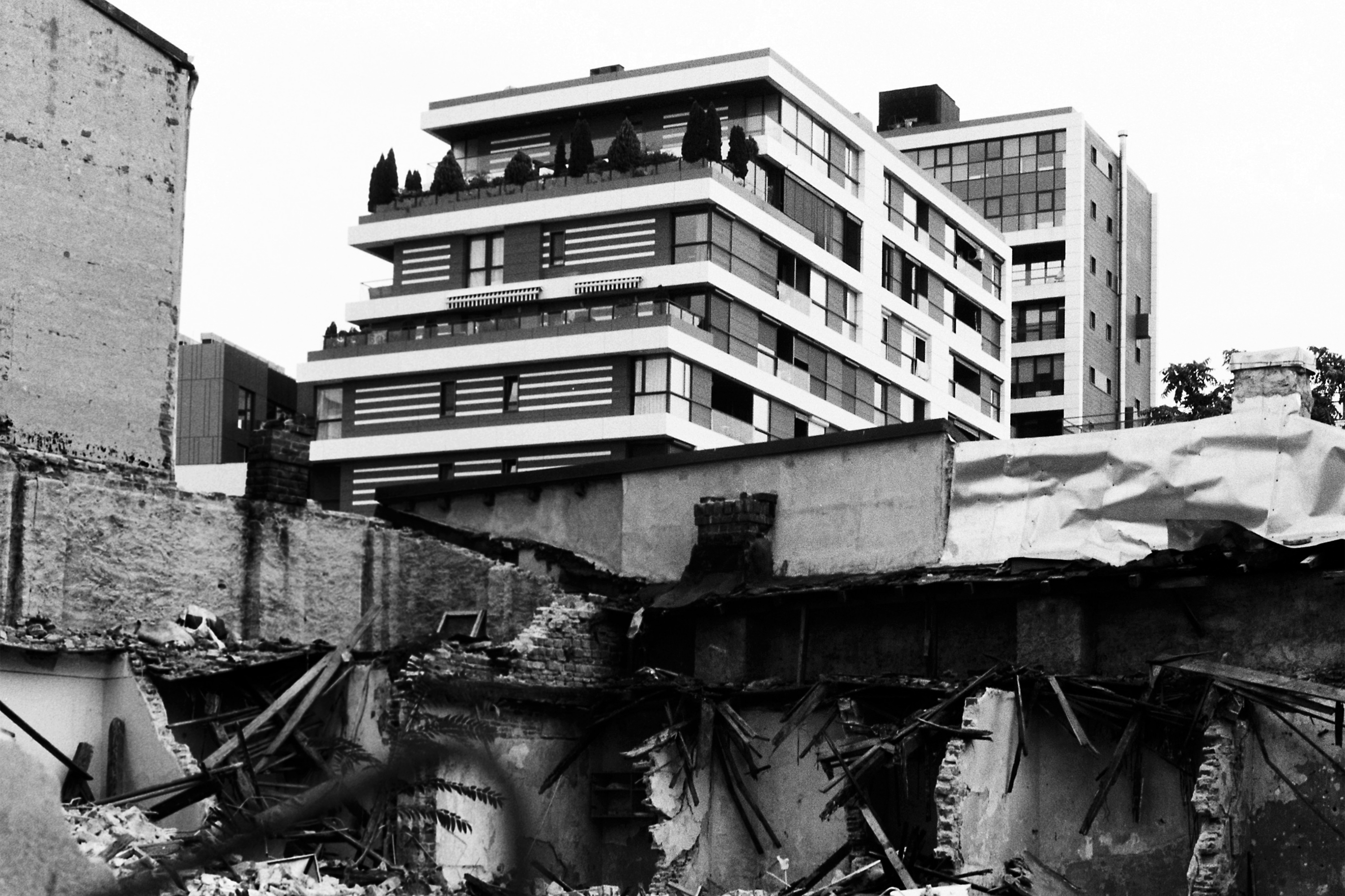 07a tudor-brandusoiu fracturi-urbane 1 Fracturi urbane