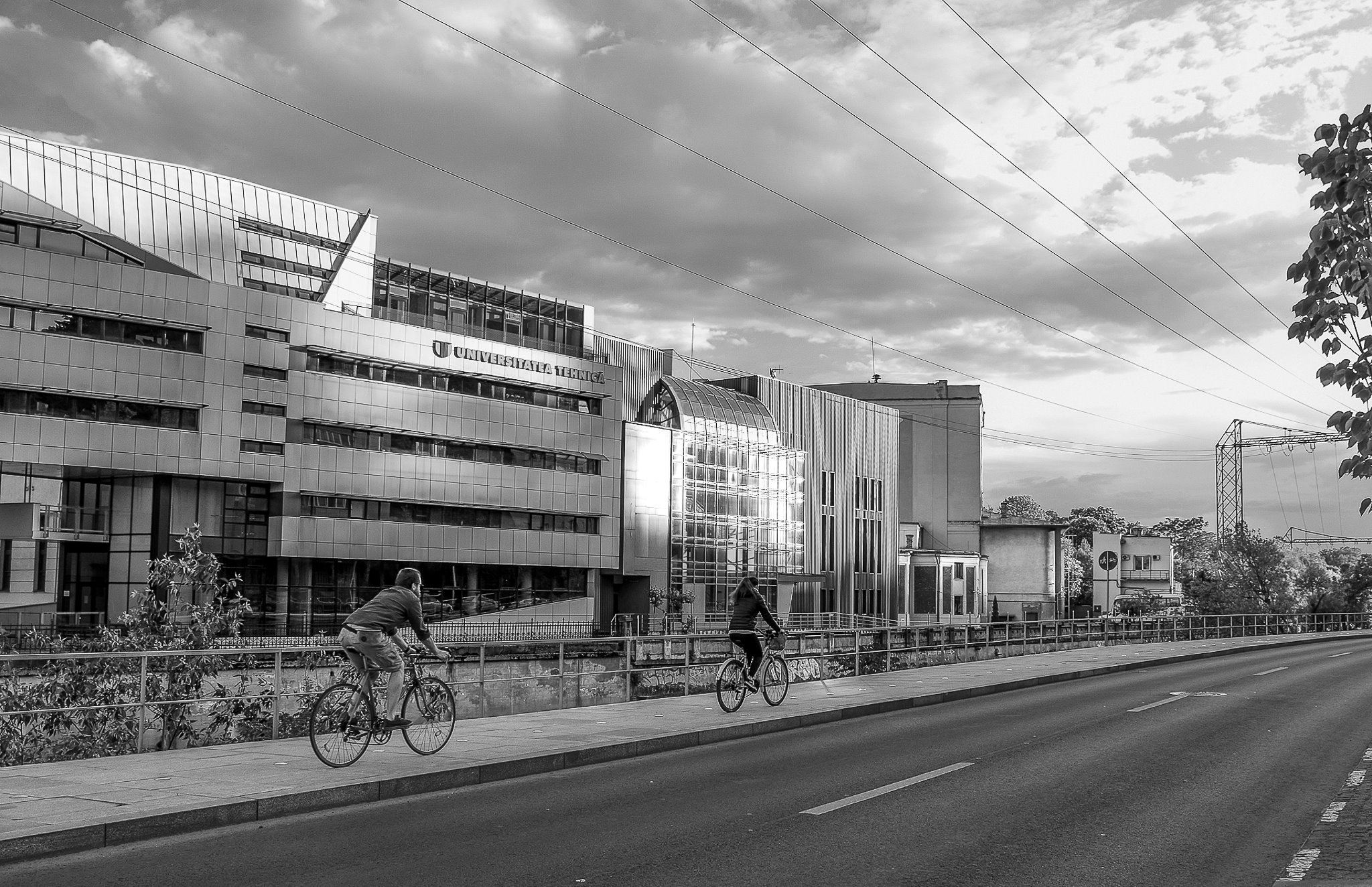 17 popovici-ioana-adriana drumul-spre-casa-subliniaza-traseul-pietonal-si-spatiul-modern-creat-relatia-dintre-trecut-si-prezent-cluj-napoca untitled (1 of 1)-