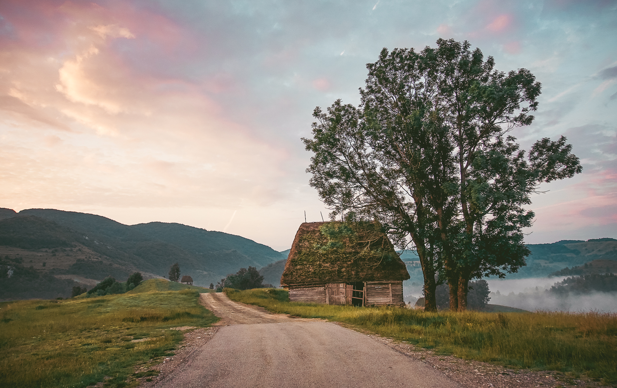 19 popovici-ioana-adriana traditie-uitata-o-casa-a-tacerii-parasita-dar-incarcata-de-memorie-martora-a-timpului-care-a-sters-vociile-si-pasii-din-interiorul-ei untitled (1 of 1)-