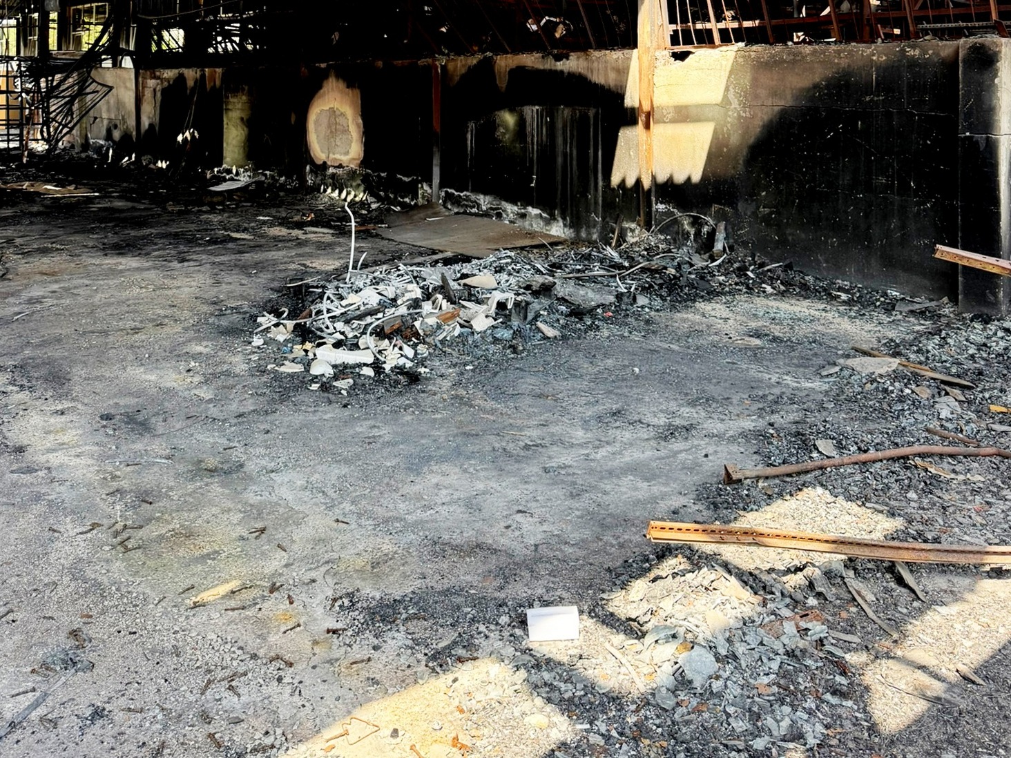 25a larissa-koncz fabrika-fire IMG